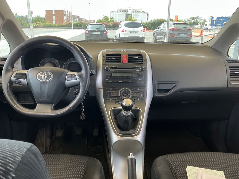Toyota Auris 1.4 Turbodiesel Active — zdjęcie 12