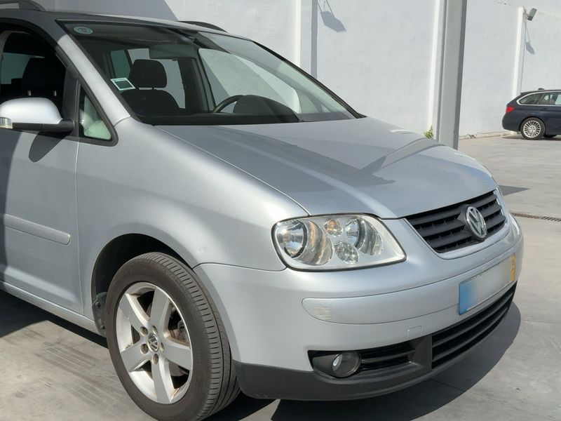 Volkswagen Touran 2.0 TDI Highline — zdjęcie 8