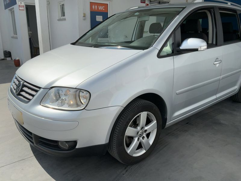 Volkswagen Touran 2.0 TDI Highline — zdjęcie 2