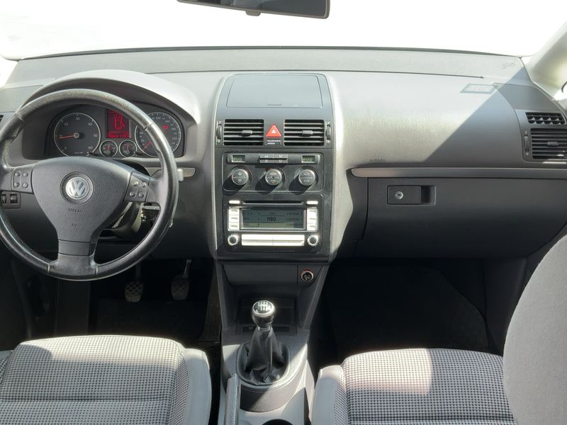 Volkswagen Touran 2.0 TDI Highline — zdjęcie 12