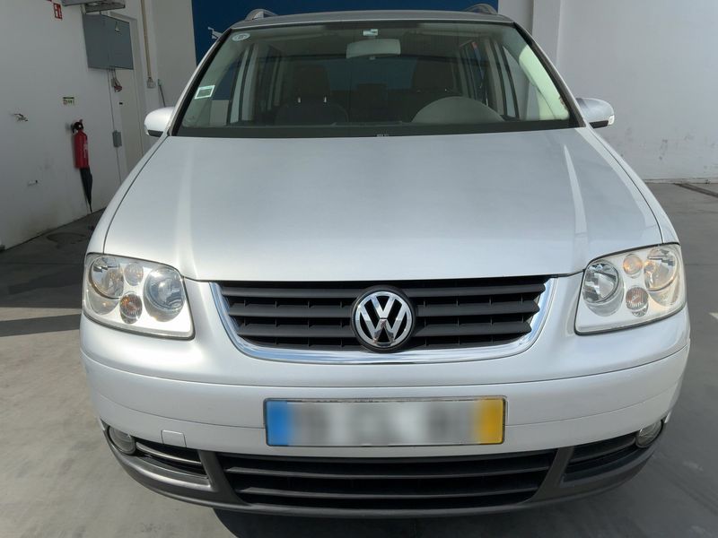 Volkswagen Touran 2.0 TDI Highline — zdjęcie 9