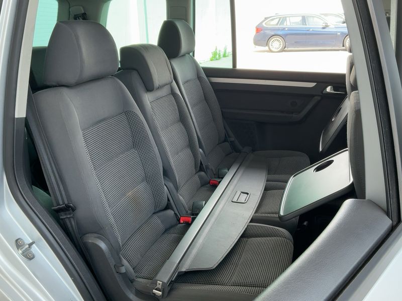 Volkswagen Touran 2.0 TDI Highline — zdjęcie 14