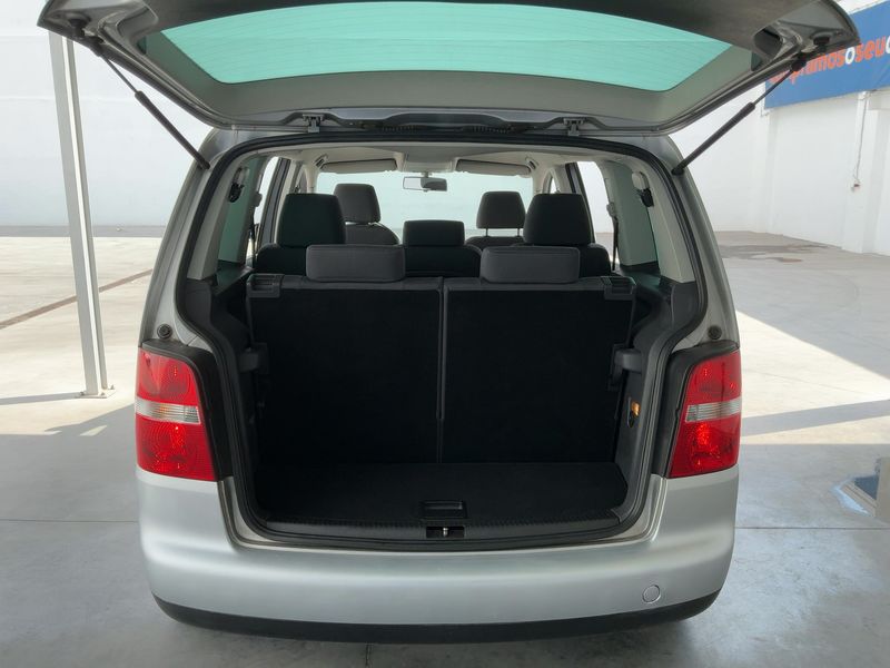 Volkswagen Touran 2.0 TDI Highline — zdjęcie 10