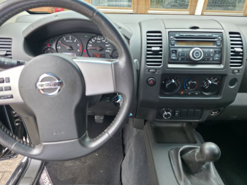 Nissan Navara Pick-up 2.5 dCi King Cab XE 4x4 — zdjęcie 11