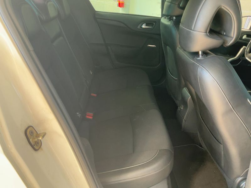 Citroen DS4 1.6 Blue-HDi SoChic — zdjęcie 14