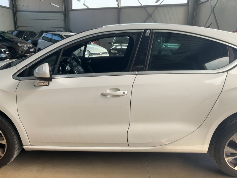 Citroen DS4 1.6 Blue-HDi SoChic — zdjęcie 4