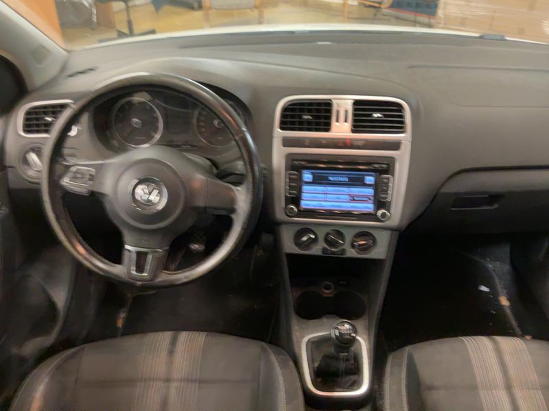 Volkswagen Polo 1.4 FSI Comfortline — zdjęcie 12