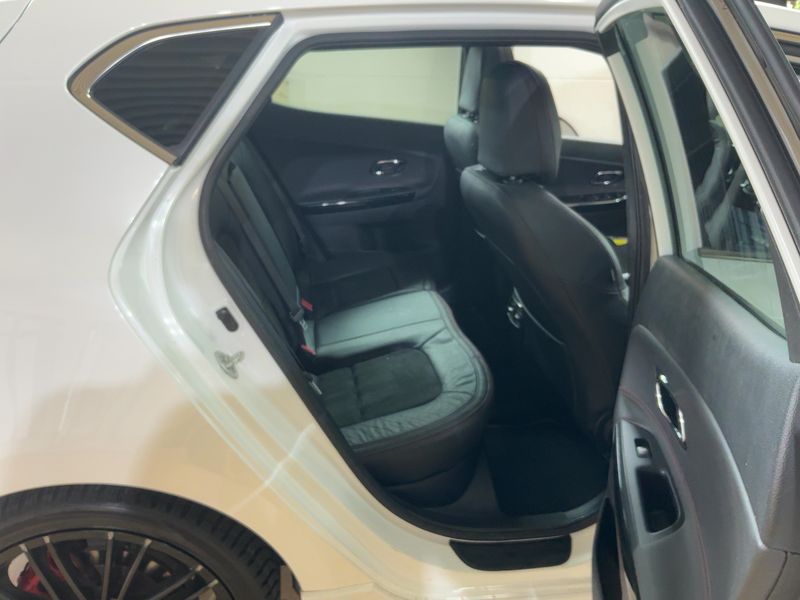 Kia cee'd 1.6 TGDI GT-Track — zdjęcie 14