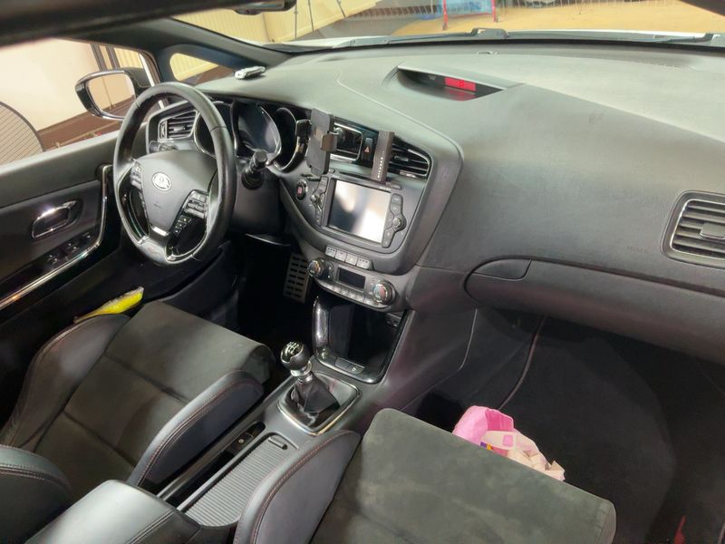 Kia cee'd 1.6 TGDI GT-Track — zdjęcie 12