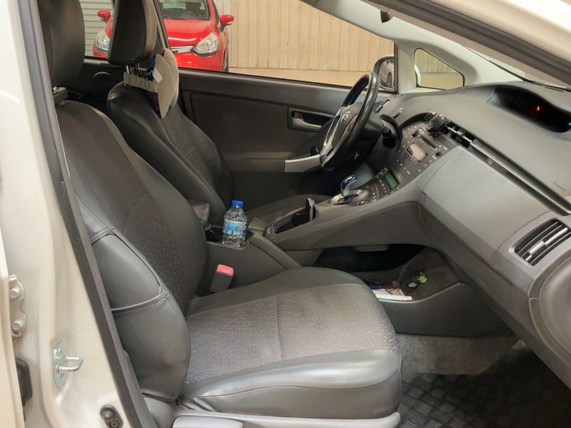 Toyota Prius 1.8 — zdjęcie 11
