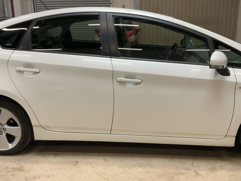 Toyota Prius 1.8 — zdjęcie 7