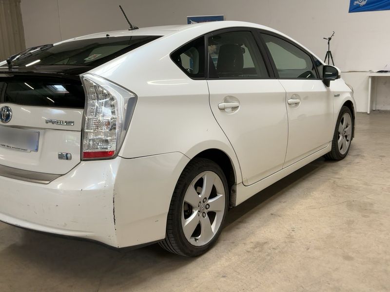 Toyota Prius 1.8 — zdjęcie 6