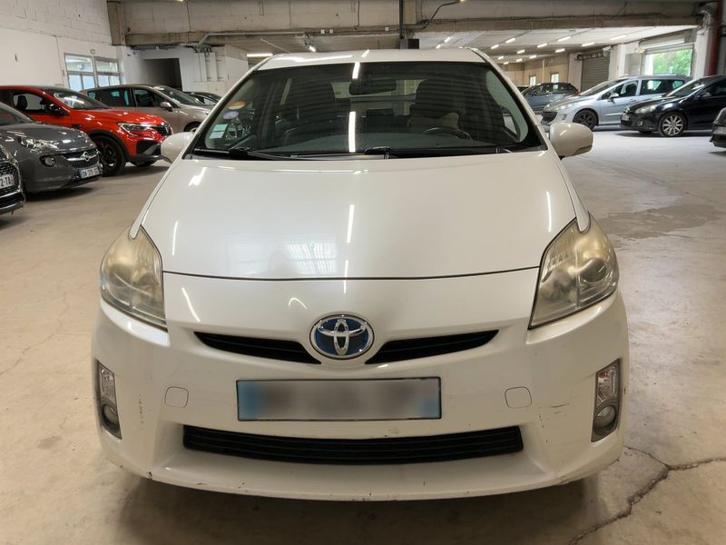 Toyota Prius 1.8 — zdjęcie 9