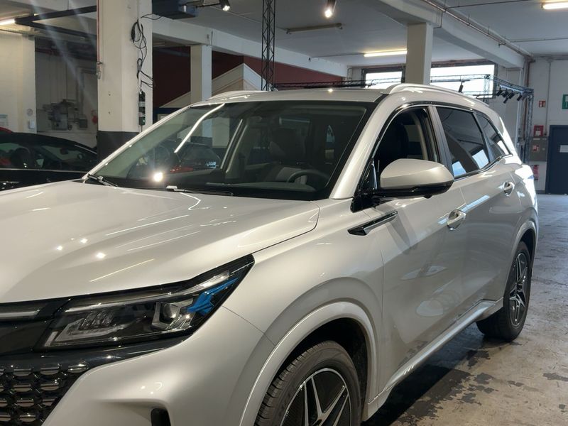 DFSK E5 1.5 Plug-in Hybrid Intelligent — zdjęcie 2