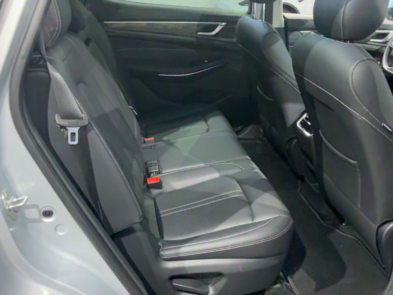 DFSK E5 1.5 Plug-in Hybrid Intelligent — zdjęcie 14