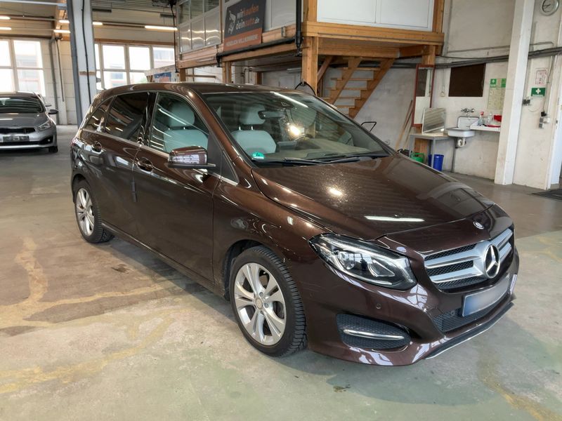 Mercedes-Benz B-Klasse B 180 Urban — zdjęcie 8