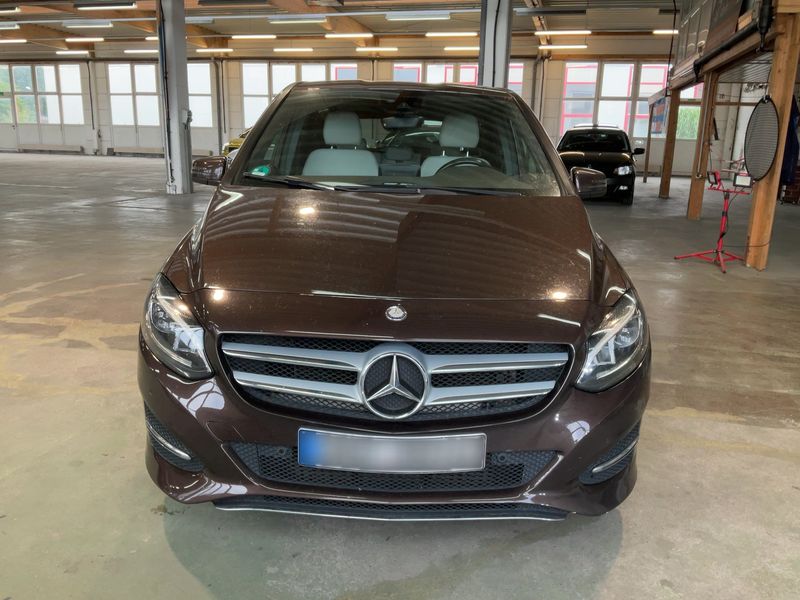 Mercedes-Benz B-Klasse B 180 Urban — zdjęcie 9