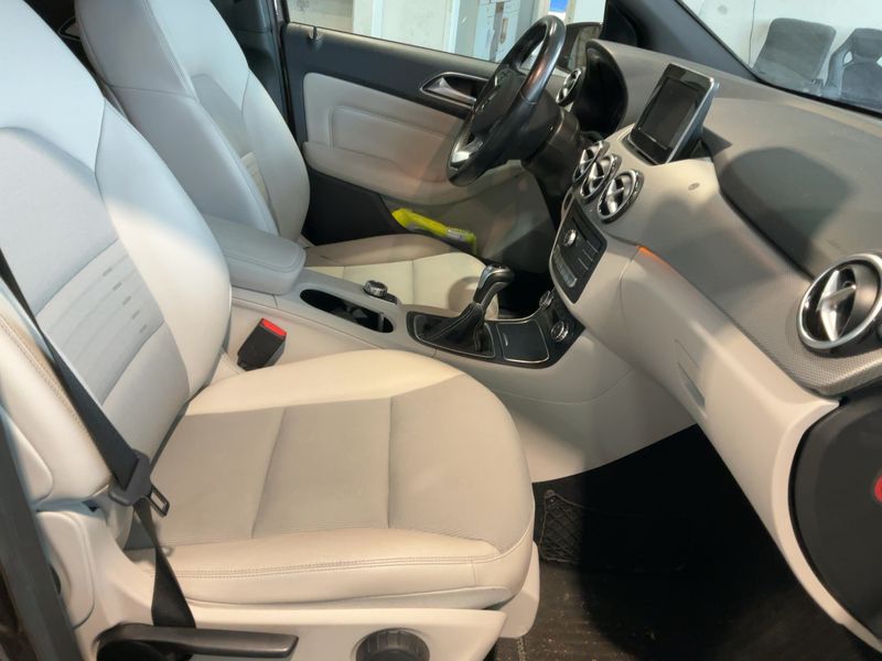 Mercedes-Benz B-Klasse B 180 Urban — zdjęcie 11