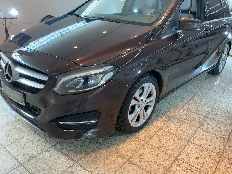 Mercedes-Benz B-Klasse B 180 Urban — zdjęcie 2