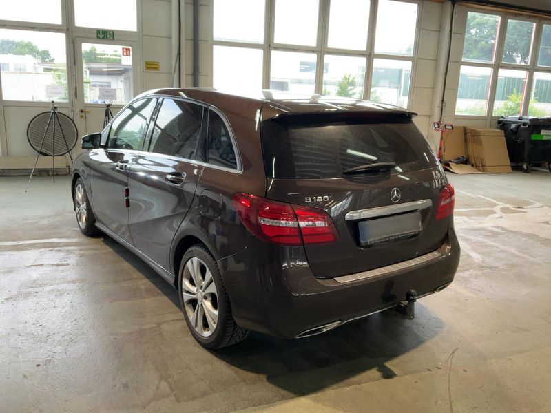 Mercedes-Benz B-Klasse B 180 Urban — zdjęcie 3