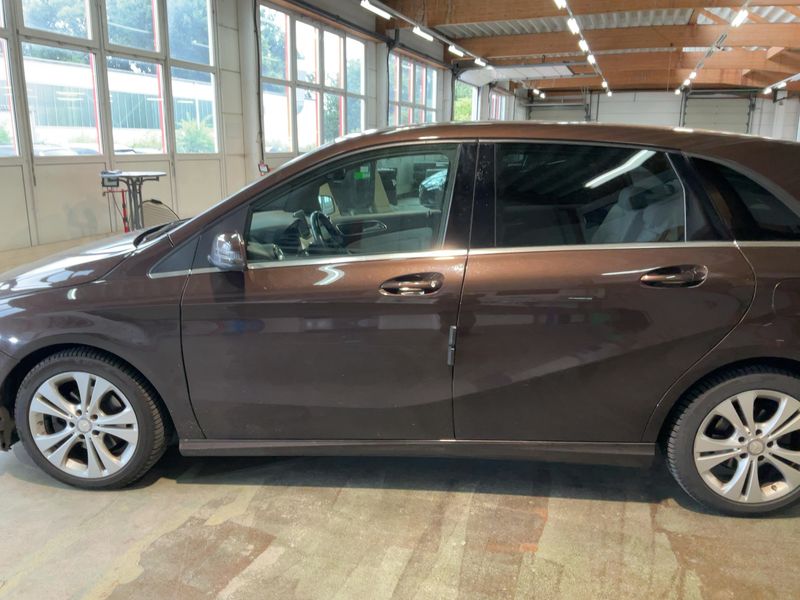 Mercedes-Benz B-Klasse B 180 Urban — zdjęcie 4