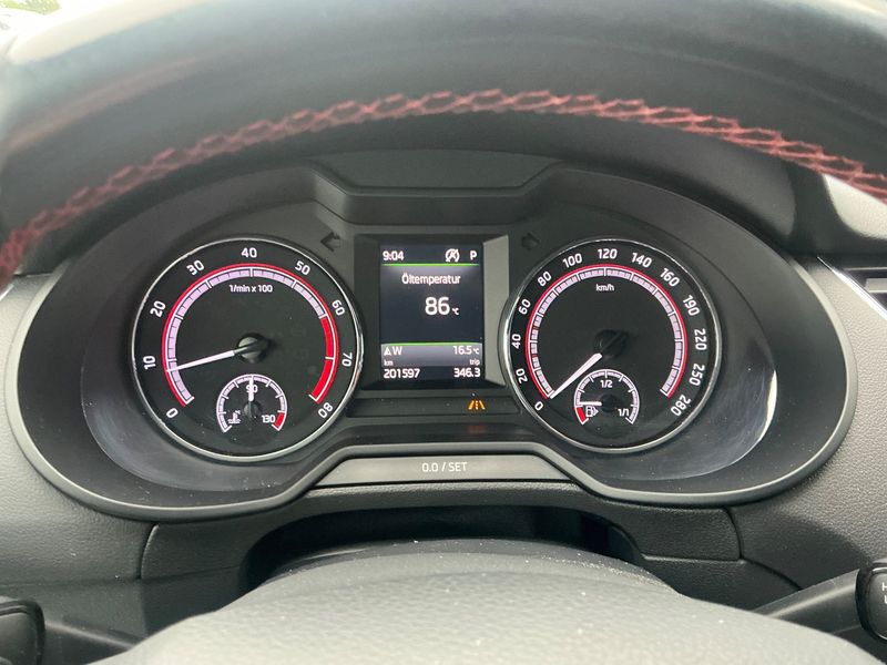 Skoda Octavia 2.0 TSI RS — zdjęcie 13