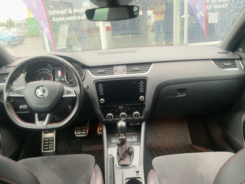 Skoda Octavia 2.0 TSI RS — zdjęcie 12