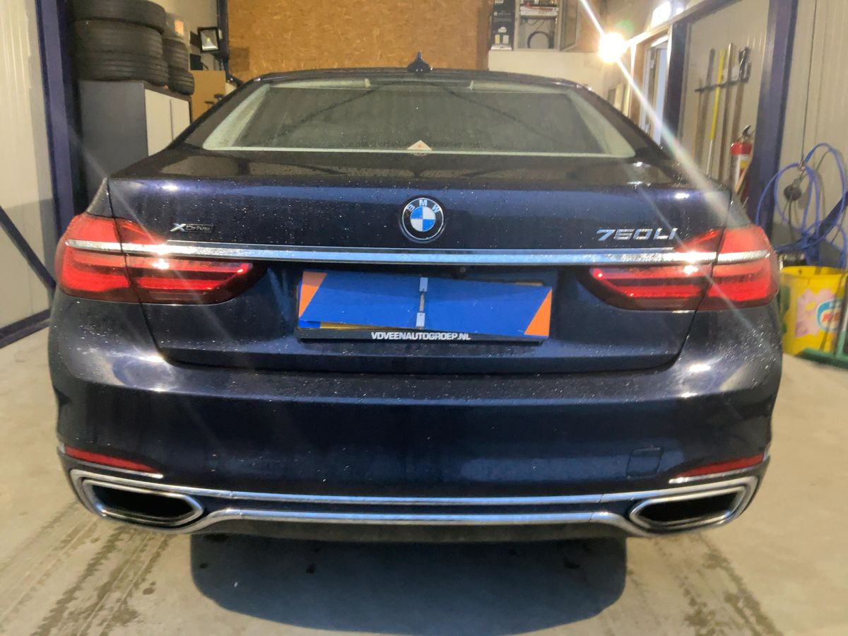 BMW 7er 2015 — photo 8