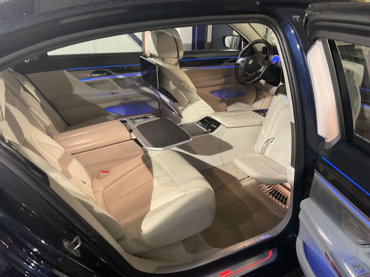 BMW 7er 2015 — photo 28