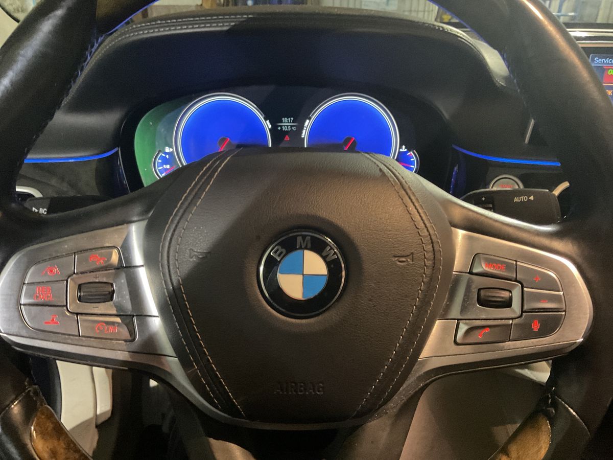 BMW 7er 2015 — photo 24