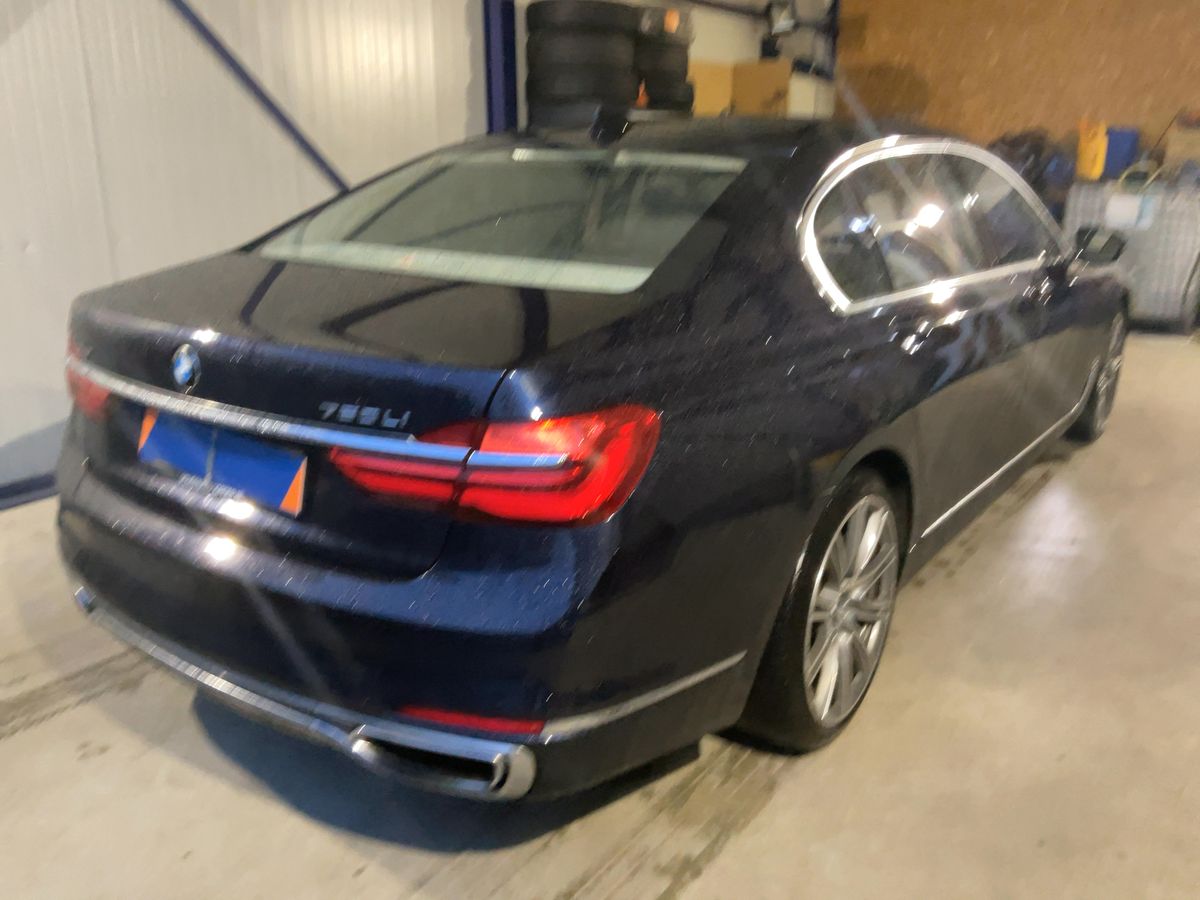 BMW 7er 2015 — photo 9
