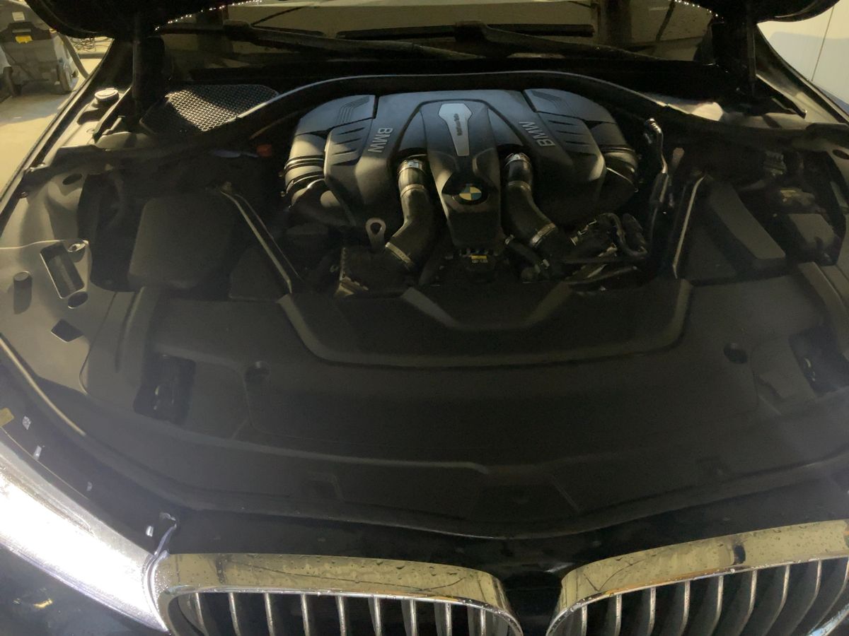 BMW 7er 2015 — photo 21