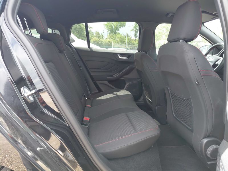 Ford Focus 1.0 EcoBoost Mild-Hybrid ST-Line X — zdjęcie 14