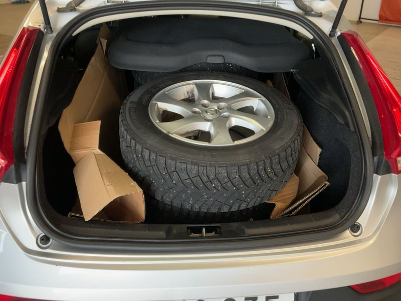 Volvo V40 Cross Country 2.0 D3 Plus — zdjęcie 10