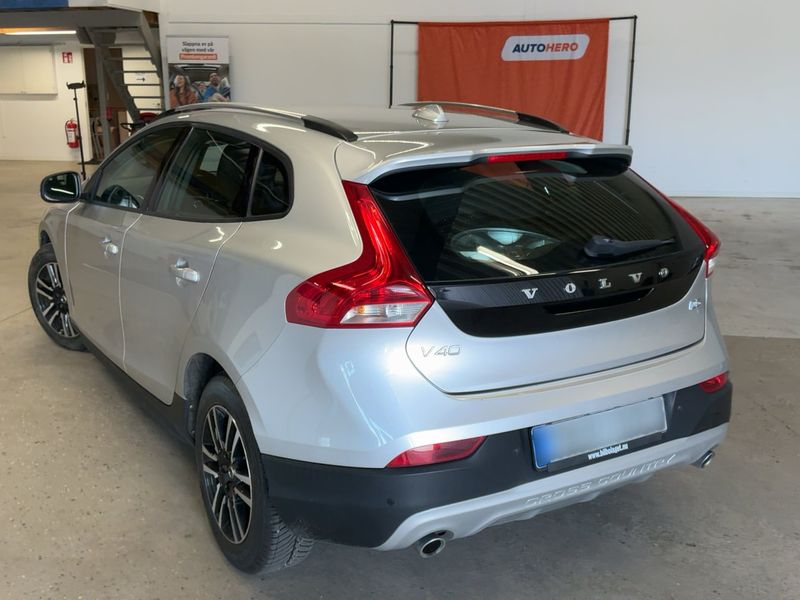 Volvo V40 Cross Country 2.0 D3 Plus — zdjęcie 3
