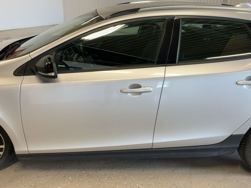 Volvo V40 Cross Country 2.0 D3 Plus — zdjęcie 4