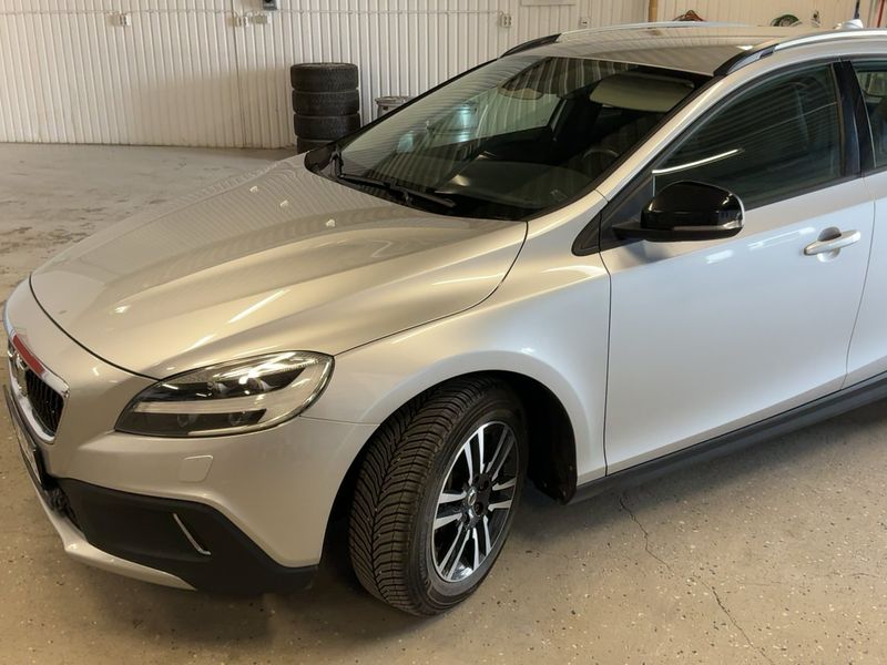Volvo V40 Cross Country 2.0 D3 Plus — zdjęcie 2