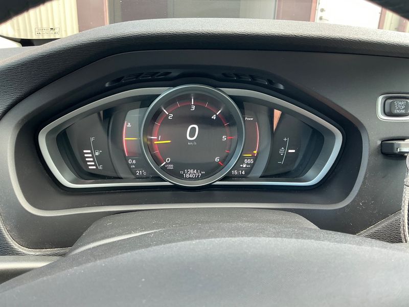 Volvo V40 Cross Country 2.0 D3 Plus — zdjęcie 13