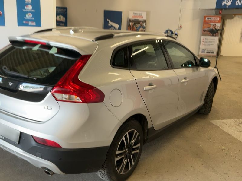 Volvo V40 Cross Country 2.0 D3 Plus — zdjęcie 6