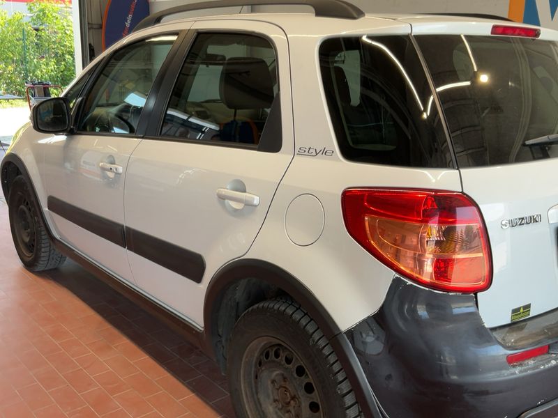 Suzuki SX4 1.6 Limited 4x4 — zdjęcie 3