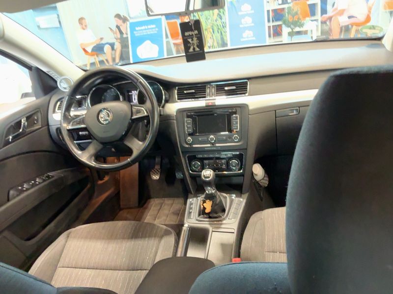 Skoda Superb 2.0 TDI Elegance — zdjęcie 12