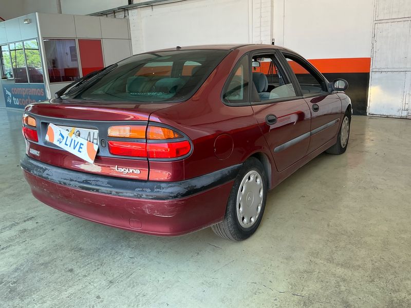 Renault Laguna 1.6 — zdjęcie 2