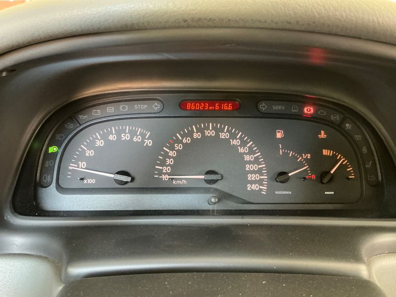 Renault Laguna 1.6 — zdjęcie 4