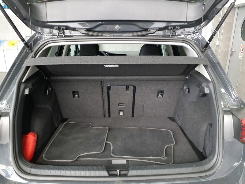 Volkswagen Golf VIII 1.0 TSI Move — zdjęcie 18