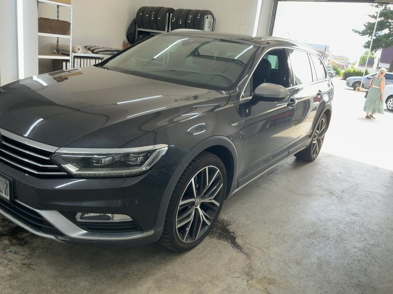 Volkswagen Passat Alltrack 2.0 TDI 4Motion BlueMotion Tech — zdjęcie 2