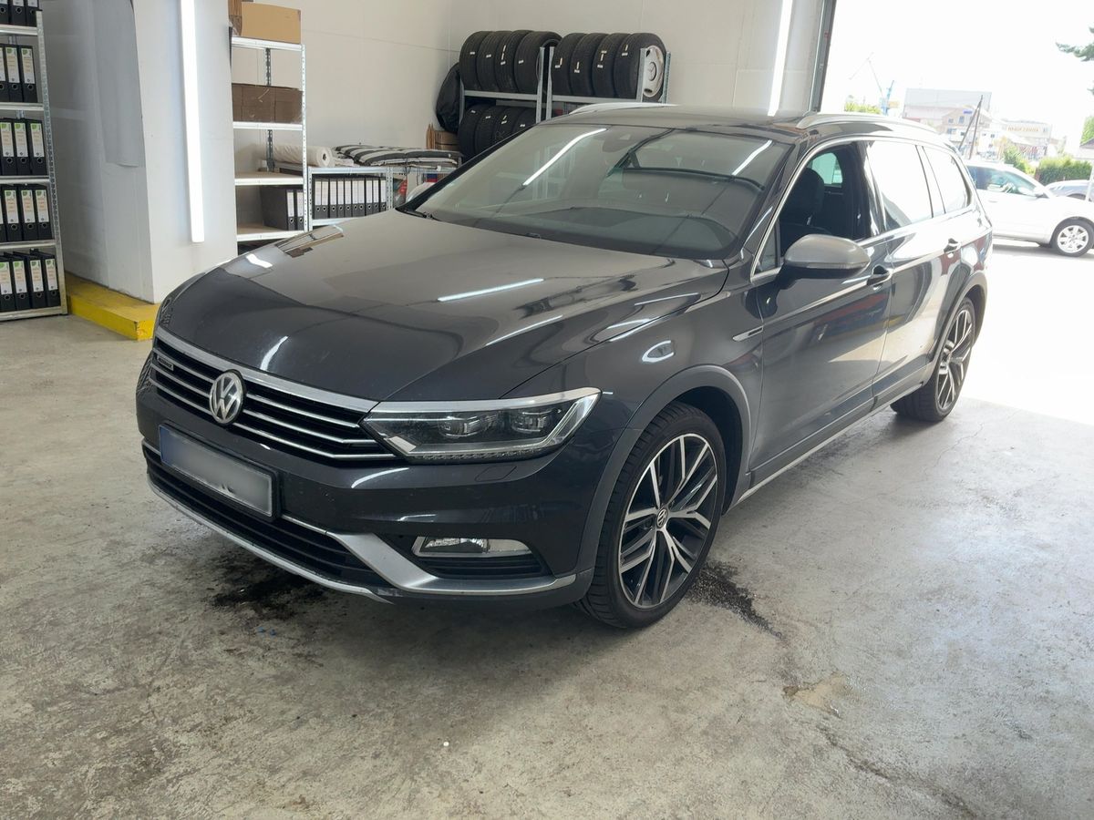 Volkswagen Passat 2018 — photo 1