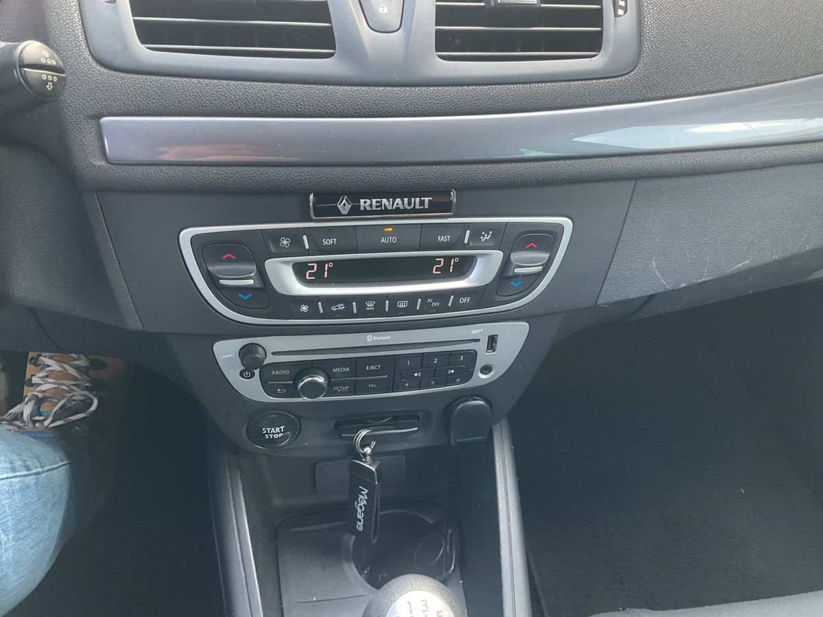 Renault Megane 2015 — photo 26