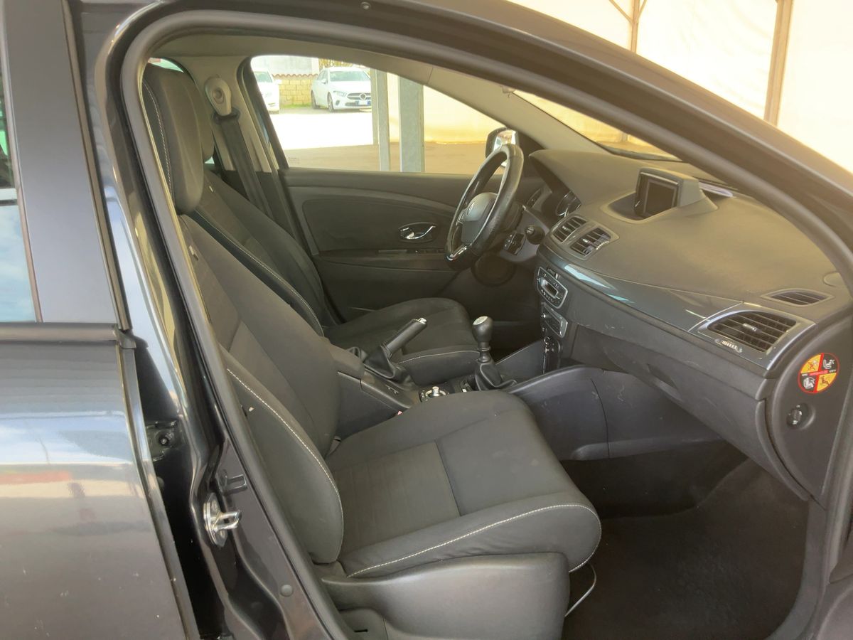 Renault Megane 2015 — photo 17