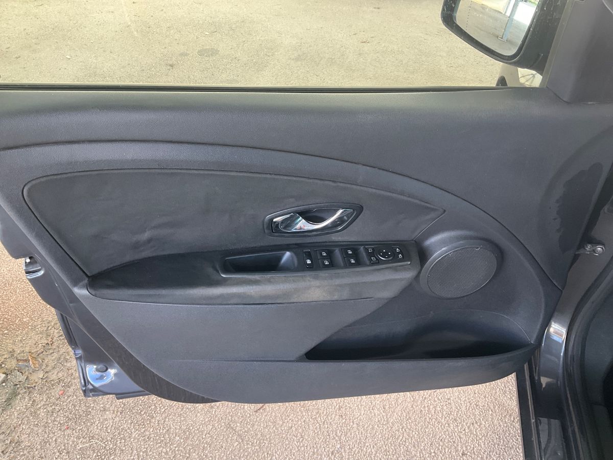 Renault Megane 2015 — photo 38