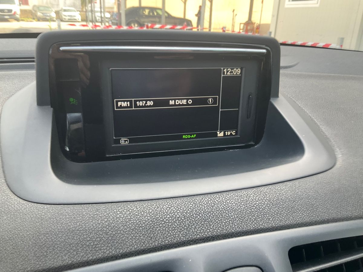 Renault Megane 2015 — photo 24